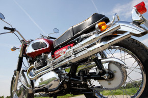 kawasaki-w2-tt-1968-rot-26